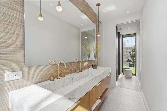 6822 Victoria Avenue, Dallas, TX 75209