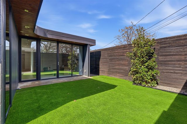 6822 Victoria Avenue, Dallas, TX 75209