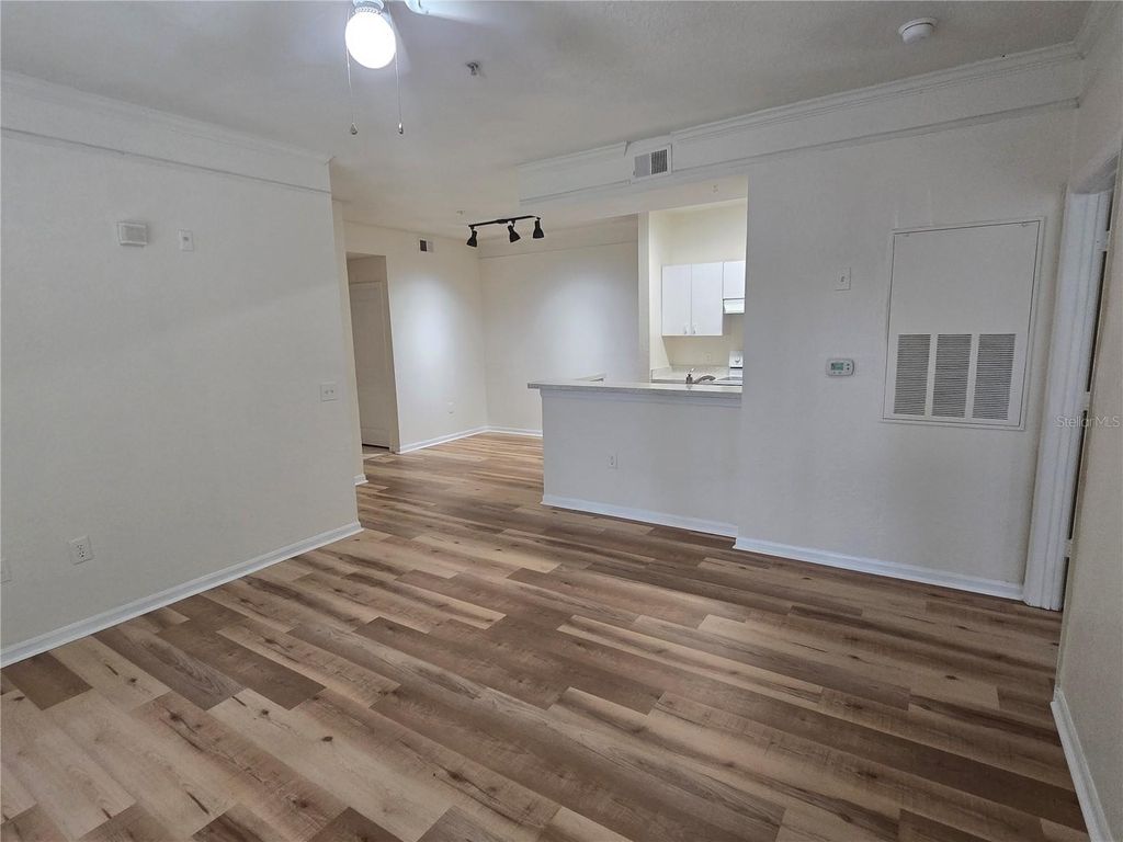 Image 8 of property listing at 17112 CARRINGTON PARK DRIVE 902, Tampa, FL 33647