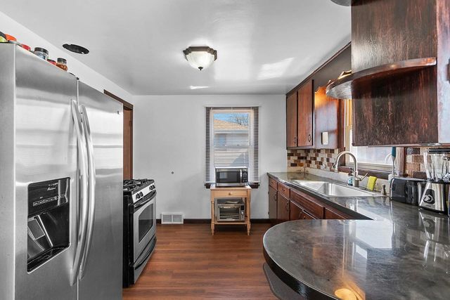 1714 LILAC LANE, Green Bay, WI 54302