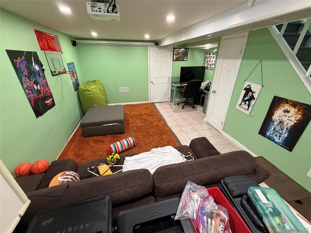 5052 Francis Lewis Blvd, Oakland Gardens, NY 11364