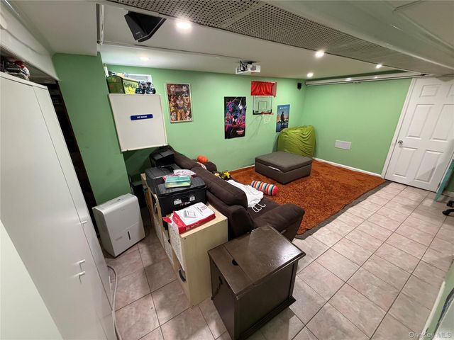 5052 Francis Lewis Blvd, Oakland Gardens, NY 11364