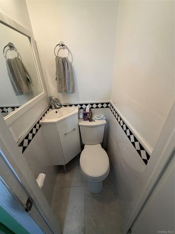 5052 Francis Lewis Blvd, Oakland Gardens, NY 11364