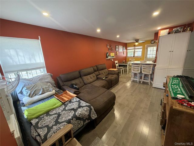 5052 Francis Lewis Blvd, Oakland Gardens, NY 11364