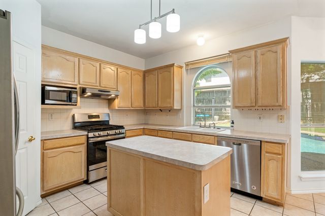 4308 Boulder Park Drive, Fort Worth, TX 76040