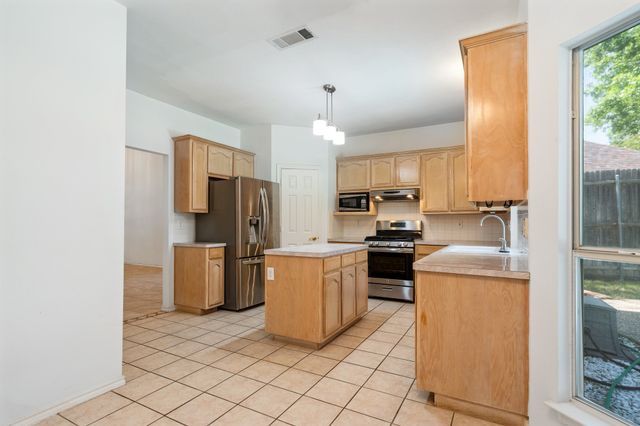 4308 Boulder Park Drive, Fort Worth, TX 76040