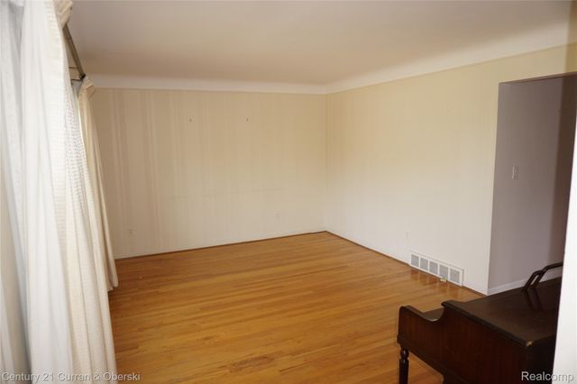 25659 Baldwin Street, Dearborn Heights, MI 48127