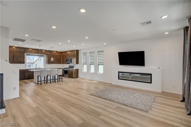 7760 Misty Oaks Avenue, Las Vegas, NV 89113