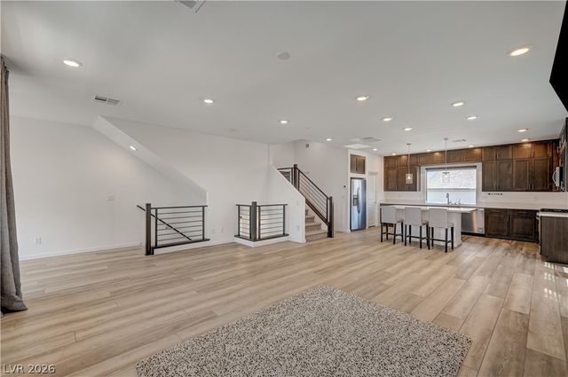7760 Misty Oaks Avenue, Las Vegas, NV 89113