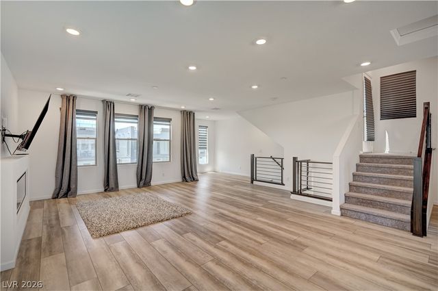7760 Misty Oaks Avenue, Las Vegas, NV 89113