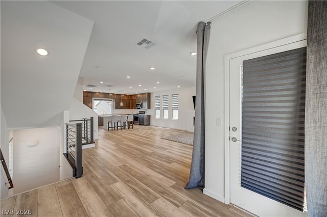 7760 Misty Oaks Avenue, Las Vegas, NV 89113