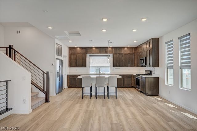 7760 Misty Oaks Avenue, Las Vegas, NV 89113