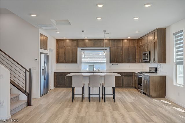 7760 Misty Oaks Avenue, Las Vegas, NV 89113