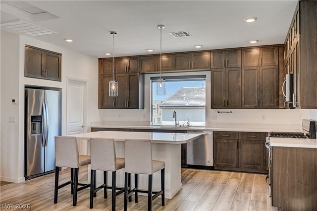 7760 Misty Oaks Avenue, Las Vegas, NV 89113