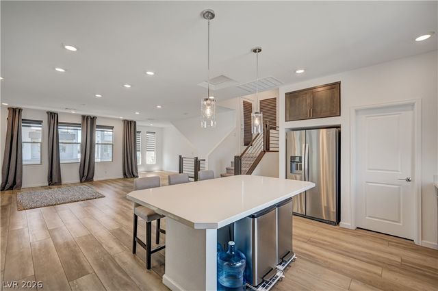 7760 Misty Oaks Avenue, Las Vegas, NV 89113