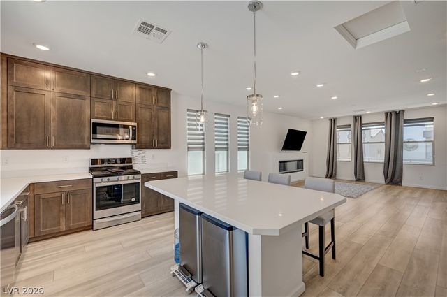7760 Misty Oaks Avenue, Las Vegas, NV 89113