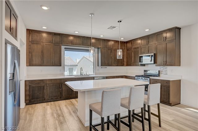 7760 Misty Oaks Avenue, Las Vegas, NV 89113