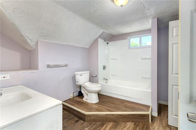 3204 S Sterling Avenue, Independence, MO 64052