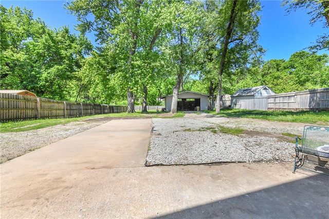 3204 S Sterling Avenue, Independence, MO 64052