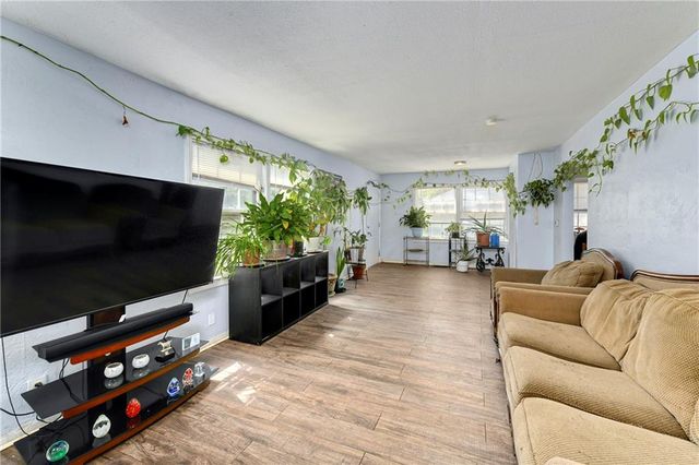 3204 S Sterling Avenue, Independence, MO 64052