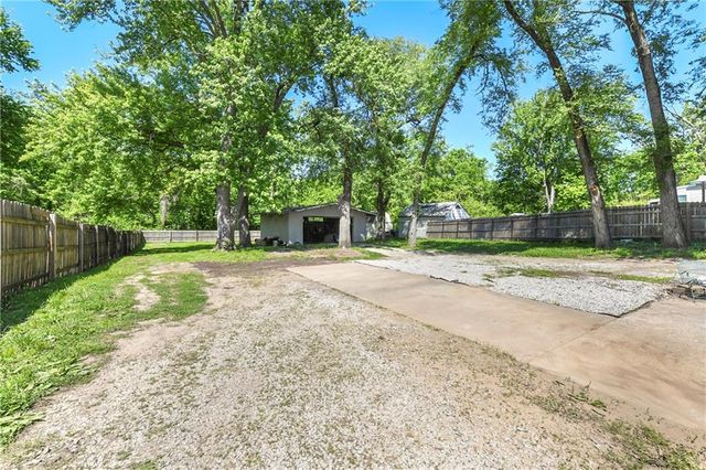 3204 S Sterling Avenue, Independence, MO 64052