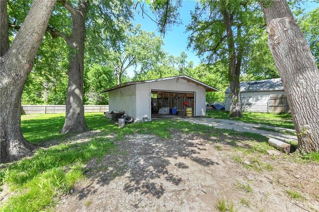 3204 S Sterling Avenue, Independence, MO 64052