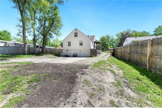 3204 S Sterling Avenue, Independence, MO 64052