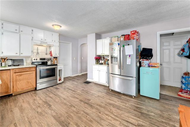 3204 S Sterling Avenue, Independence, MO 64052