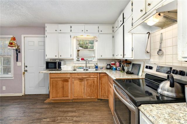 3204 S Sterling Avenue, Independence, MO 64052