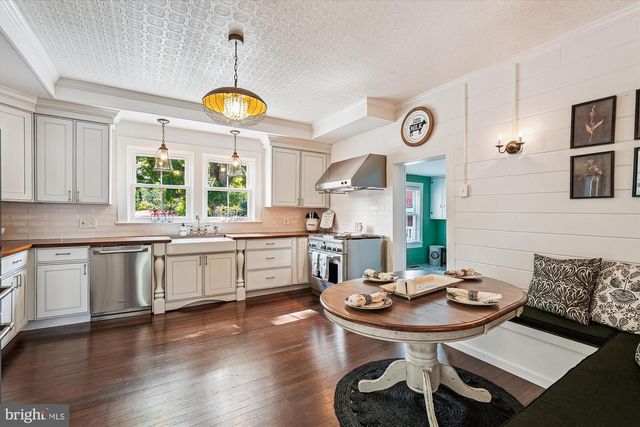 20857 ASHBURN RD, Ashburn, VA 20147