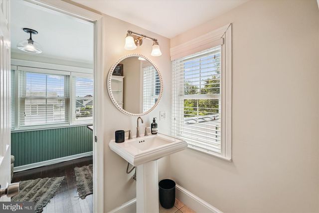 20857 ASHBURN RD, Ashburn, VA 20147