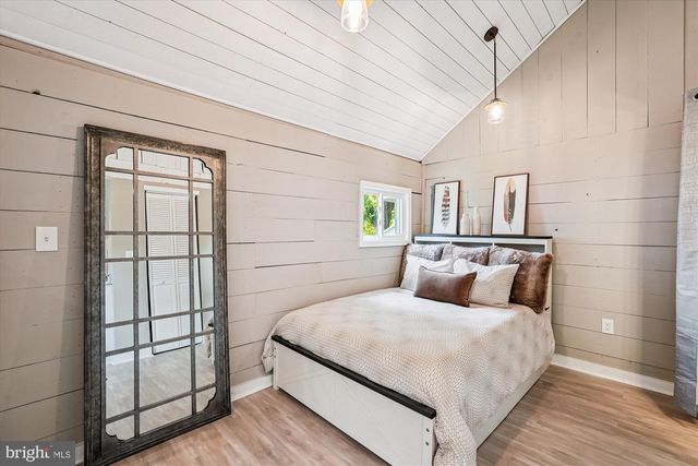 20857 ASHBURN RD, Ashburn, VA 20147