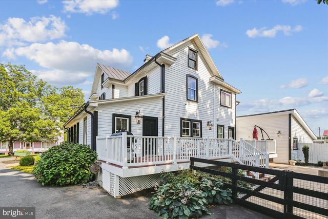 20857 ASHBURN RD, Ashburn, VA 20147