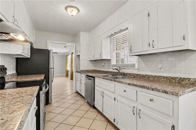 727 S Carter Drive, Jonesboro, GA 30236