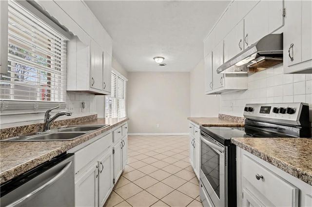 727 S Carter Drive, Jonesboro, GA 30236