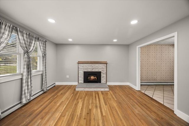 33 Lantern Ln, Plymouth, MA 02360