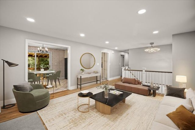 33 Lantern Ln, Plymouth, MA 02360