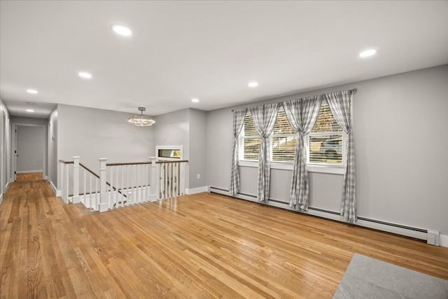 33 Lantern Ln, Plymouth, MA 02360