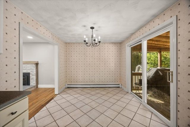 33 Lantern Ln, Plymouth, MA 02360