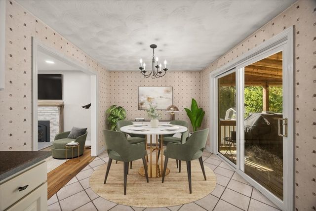 33 Lantern Ln, Plymouth, MA 02360