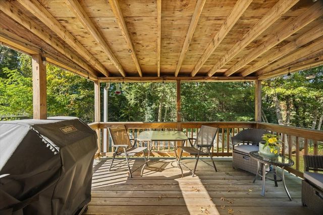 33 Lantern Ln, Plymouth, MA 02360