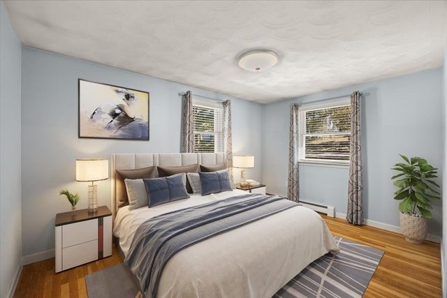 33 Lantern Ln, Plymouth, MA 02360