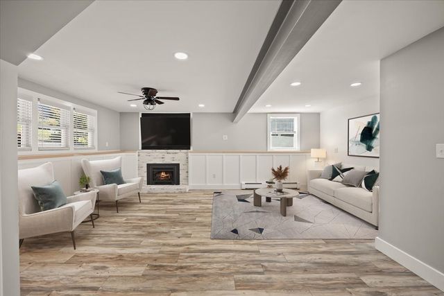 33 Lantern Ln, Plymouth, MA 02360