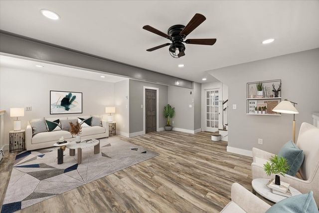 33 Lantern Ln, Plymouth, MA 02360