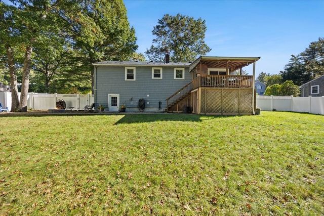 33 Lantern Ln, Plymouth, MA 02360
