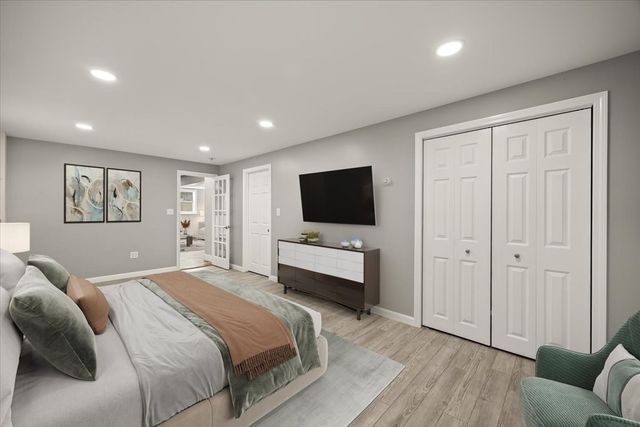 33 Lantern Ln, Plymouth, MA 02360