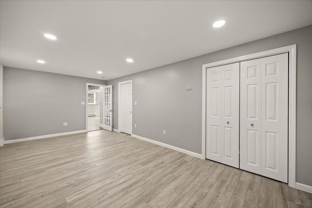 33 Lantern Ln, Plymouth, MA 02360