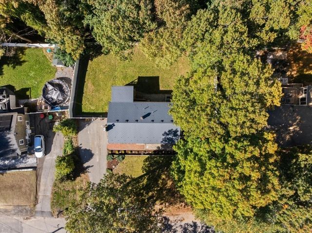 33 Lantern Ln, Plymouth, MA 02360