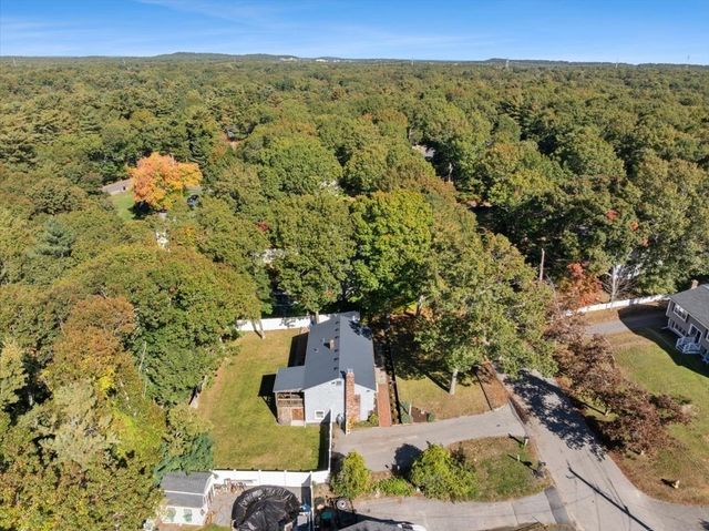 33 Lantern Ln, Plymouth, MA 02360