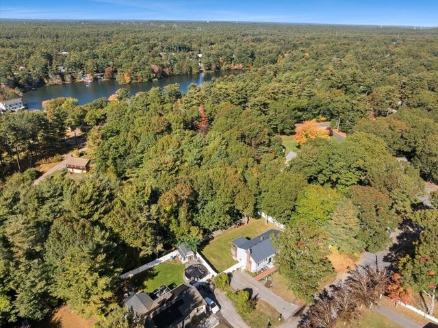 33 Lantern Ln, Plymouth, MA 02360